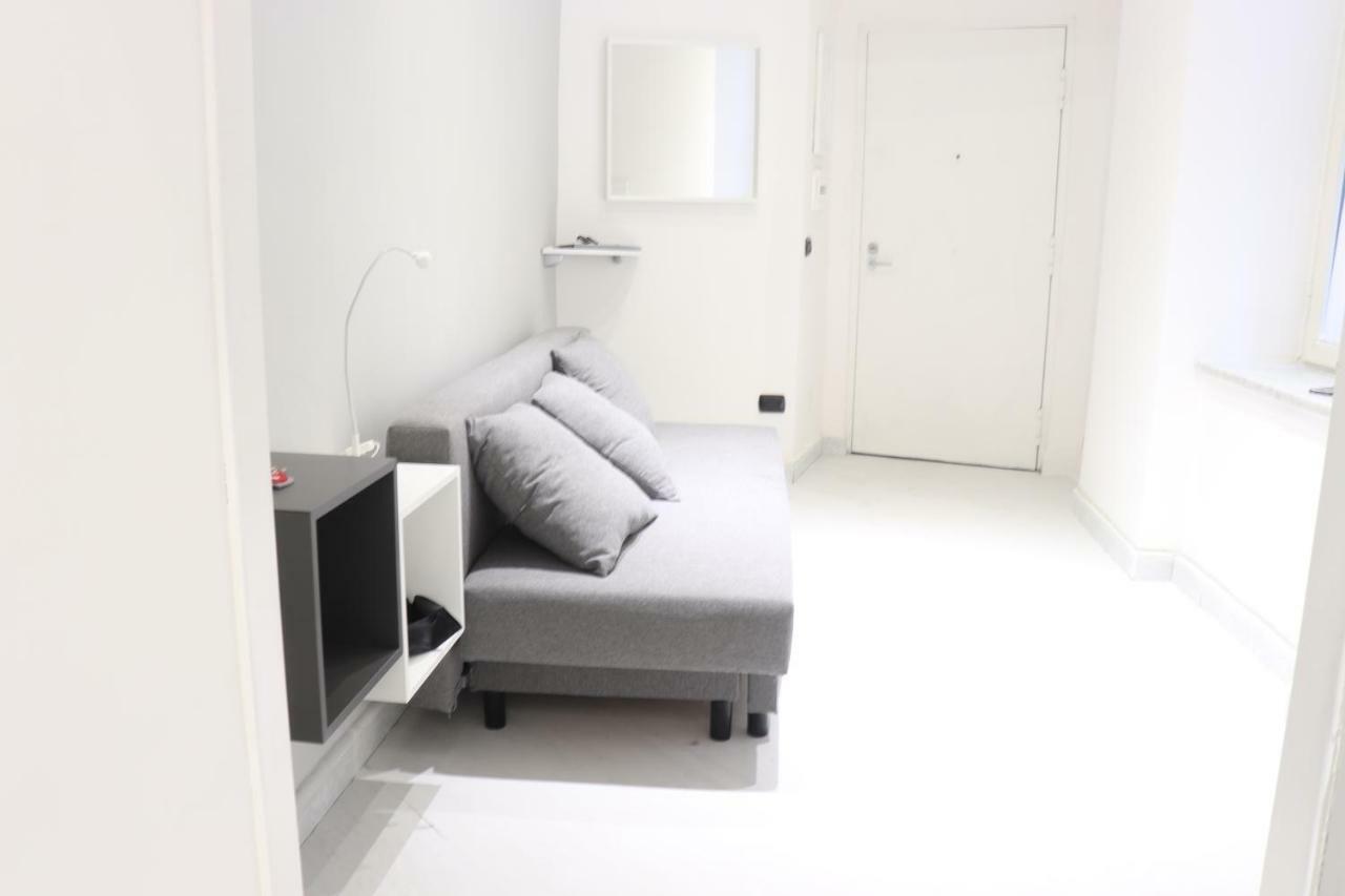 Ferienwohnung A Tre Passi Dal Duomo Neapel Exterior foto