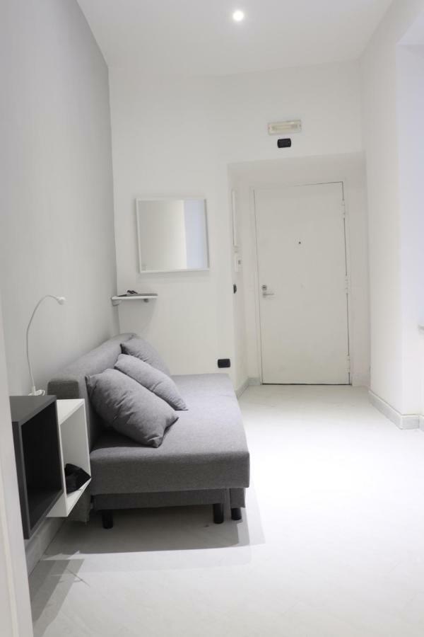 Ferienwohnung A Tre Passi Dal Duomo Neapel Exterior foto
